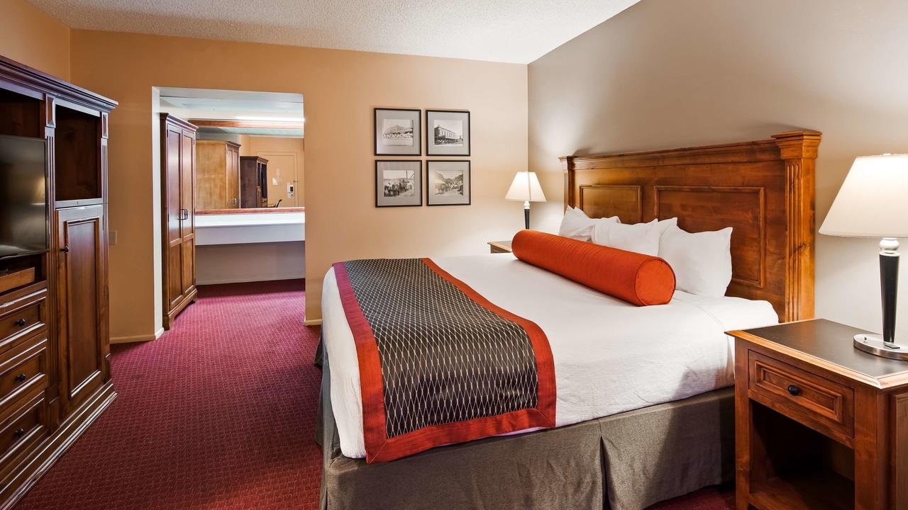 Best Western Plus King's Inn And Suites - Accommodation Dallas 26