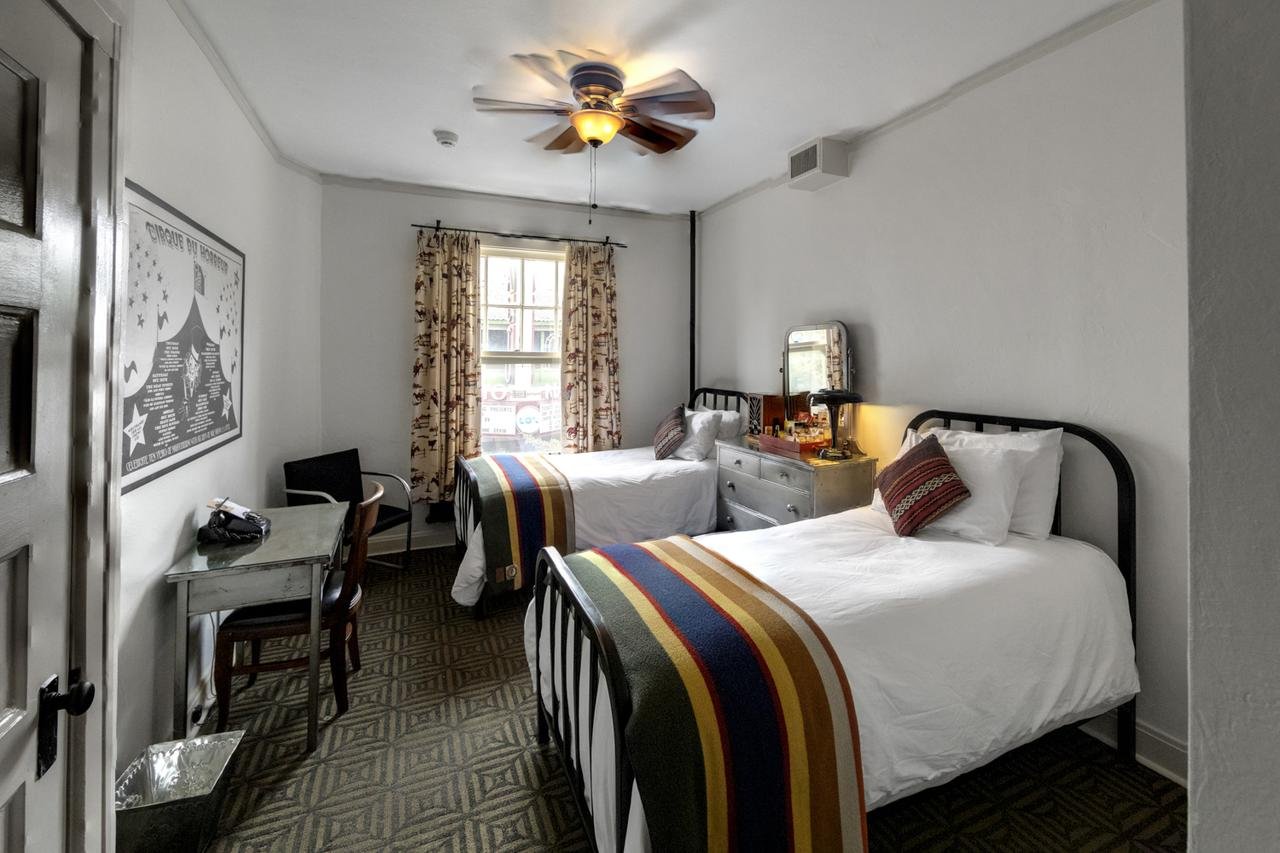 Hotel Congress - Accommodation Dallas 13