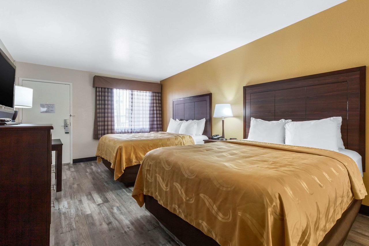 Quality Inn & Suites Near Downtown Mesa - Accommodation Dallas 0
