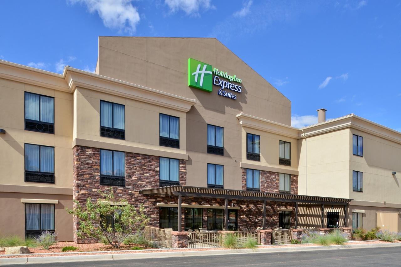 Holiday Inn Express Hotels Page - Accommodation Dallas 5