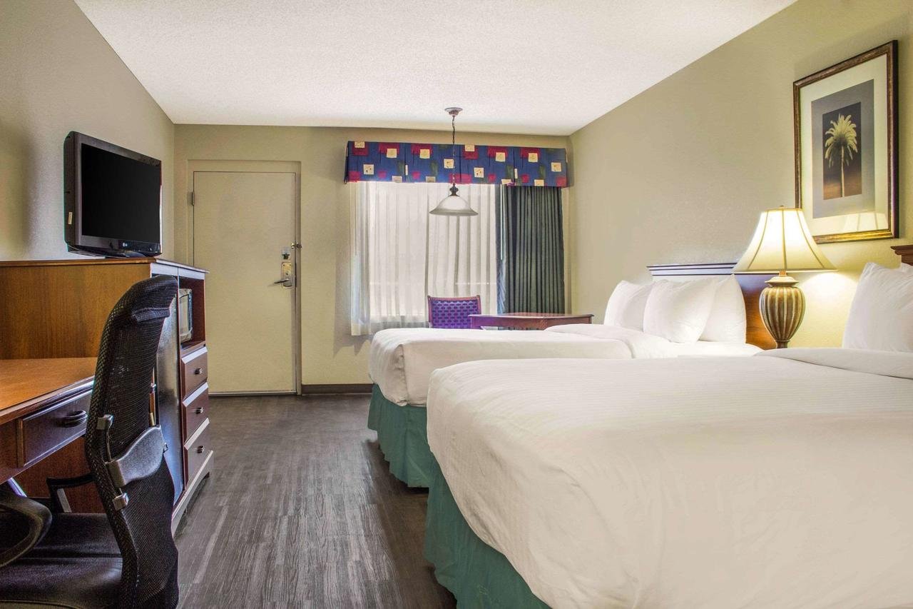 Quality Inn - Accommodation Dallas 14