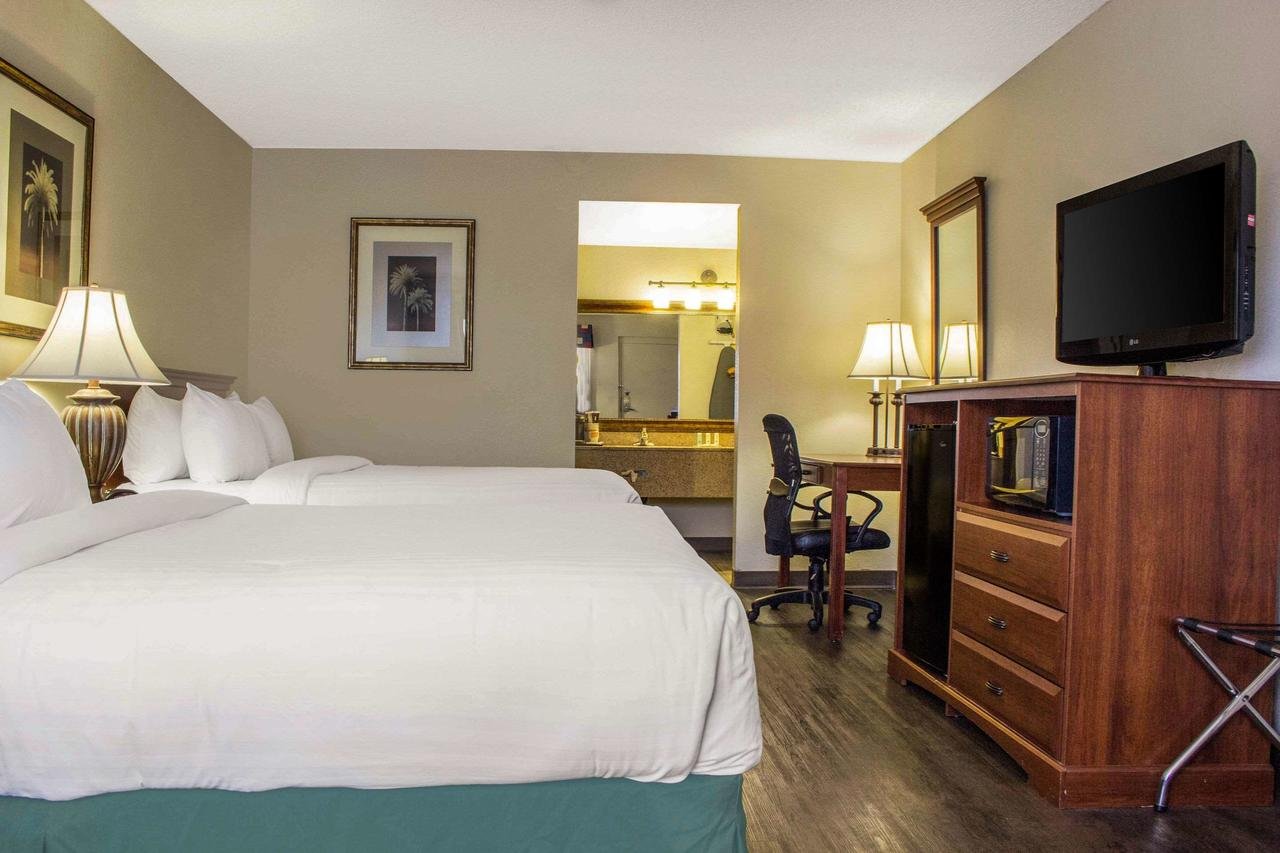 Quality Inn - Accommodation Dallas 27