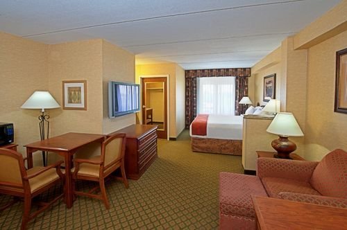 Holiday Inn Express Hotel & Suites Tempe - thumb 37