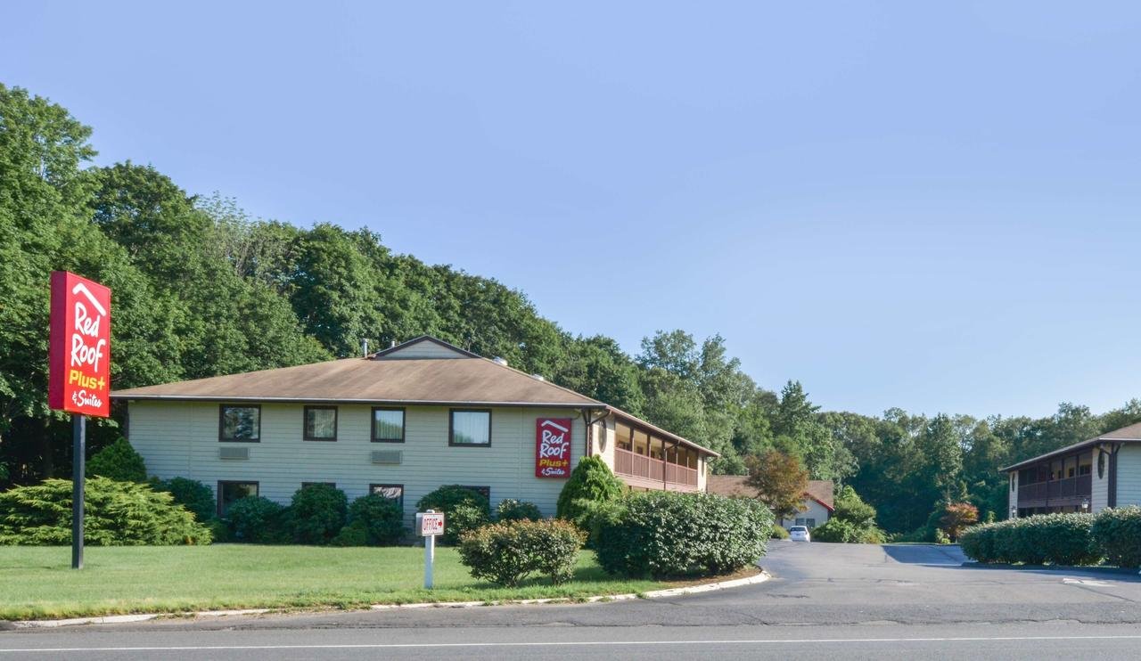 Red Roof Inn PLUS+ & Suites Guilford - thumb 1