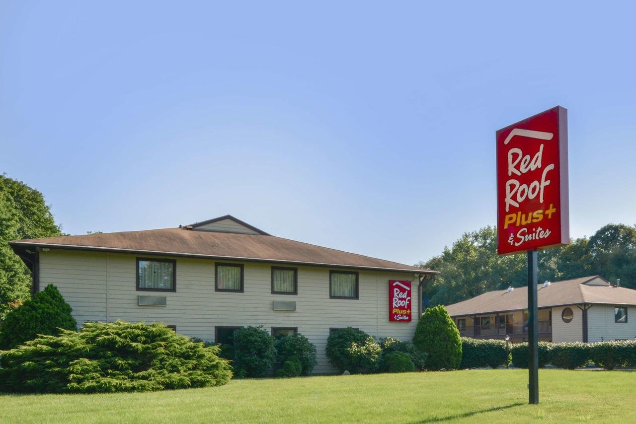 Red Roof Inn PLUS+ & Suites Guilford - thumb 2