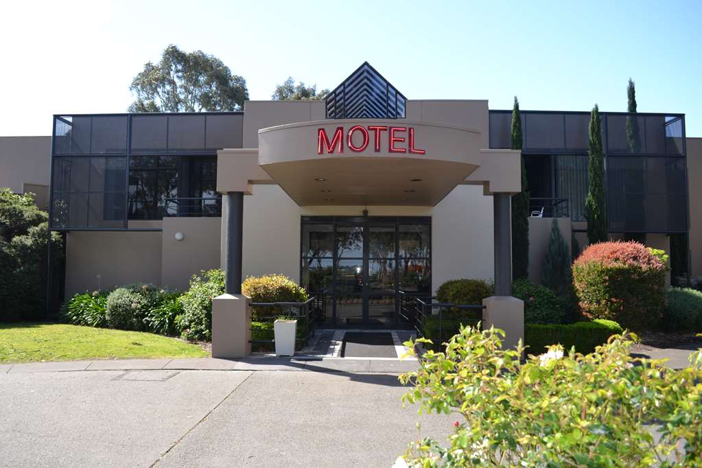 Dingley International Hotel - thumb 0