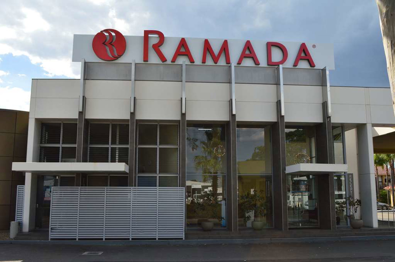 Ramada Hotel & Suites Sydney Cabramatta - thumb 1