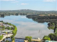 3BR Executive Apartment with Lake and Mountain views - Accommodation NSW