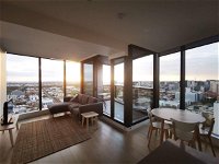 Modern CBD Apartment with Panoramic View - Australia Accommodation