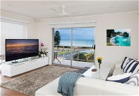 Stylish 3 Bedroom Beachview Apartment - Accommodation Airlie Beach