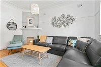 Seaspray - Manly beach apartment close to the sand - Great Ocean Road Tourism