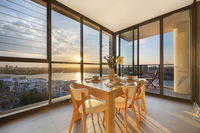 Stunning Sunset Water View 2BEDs on High Rises - Sydney 4u