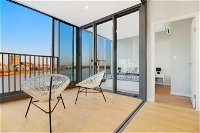 Brand New 3 Bedrooms Apt with Waterfront View - Accommodation Australia