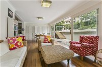 Summery spacious 4 bed home in Kurraba Point - Accommodation Brisbane