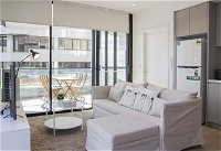 Cozy apartment with harbour bridge view in Bondi - Accommodation Bookings