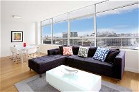 Gadigal Groove - Modern and Bright 3BR Executive Apartment in Zetland with Views - Accommodation Tasmania