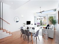 BONDI BLUE-hosted byL'Abode Accommodation - Accommodation Adelaide