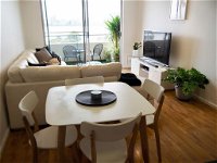 Breathtaking River  City Views Free Parking  WiFi - Accommodation Redcliffe