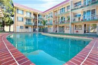Bribie Beach King bed Unit overlooking pool - Lennox Head Accommodation