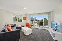 Bridge and Sails - Views of the Bridge and Opera House from this Executive 2BR Apartment in Darlinghurst - Car Rental
