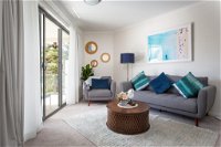Bright Modern Apartment Steps From Beach and Ferry - Accommodation Yamba