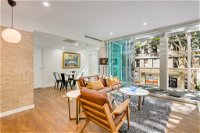 Brisbane Luxury CBD 2 level 3 Bed Private Entrance Car Space - Accommodation NSW