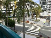 Broadbeach Private Apt with CHA - eAccommodation