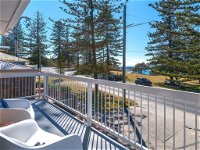 Burleigh - great house room for the boat- across the road from beach - Accommodation Yamba