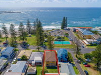 Burleigh House Opposite Main Beach - Views Sea Pool Linen and Free WiFi - Accommodation Cooktown