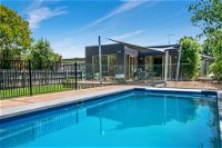 Canterbury Villa Family friendly home walk to beach and village pool - Foster Accommodation