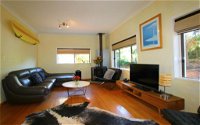 Cape Cod Beach House 25 Skyline Crescent - Accommodation Tasmania