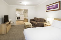 Cascades 3 Well Appointed and Central location - Accommodation Airlie Beach