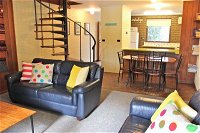 Cedar Holiday Units - Apartment 3