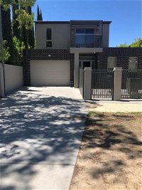 Central executive 4br townhouse - eAccommodation