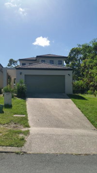 Central Gold Coast Large Modern Elevated House - Lismore Accommodation