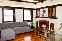 Charming  Cosy Home With City Views - Accommodation NSW