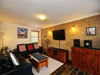 Close To The Main Surf Beach - Accommodation in Brisbane
