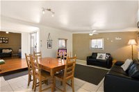 Close to Water Restaurants and Clubs Toorbul St Bongaree - Accommodation Brunswick Heads