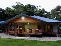 Coconut Beach House - Australia Accommodation