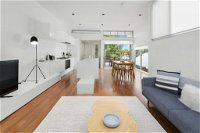 Cogens Two Bedroom Townhouse - Accommodation Airlie Beach