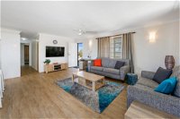 Comfy  Cosy Upstairs - Accommodation in Surfers Paradise