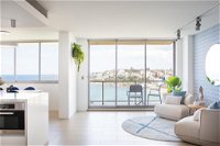 Coogee Beach Designer Penthouse with Parking