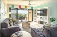 Coolum Beach 3 level Townhouse Private Rooftop Terrace Spa Overlooking Mount Coolum