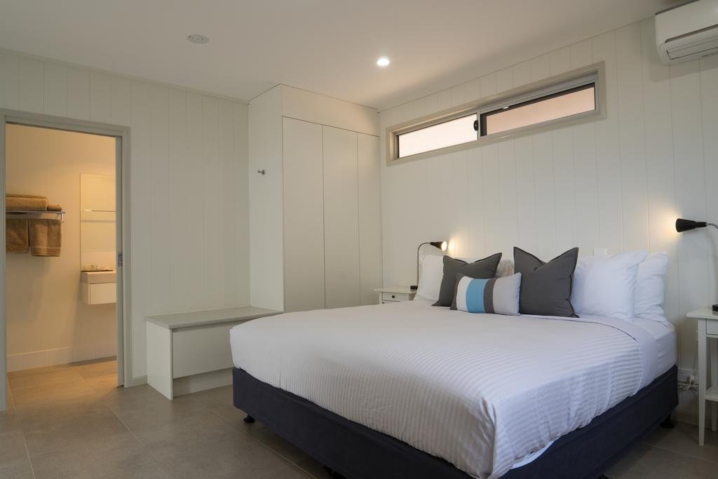 Quilpie QLD Accommodation Airlie Beach