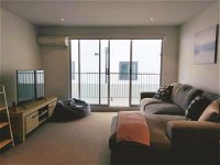 Cosy Modern Apartment in Brunswick - Accommodation NT