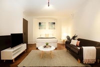 Cosy Studio Near Trains Restaurants Bars and Parks - Accommodation NSW