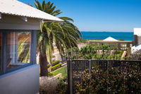 Cottesloe Executive Beach House - Bundaberg Accommodation