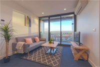 Cozy Melbourne Star 2 Bedroom Apartment Docklands - Accommodation Adelaide