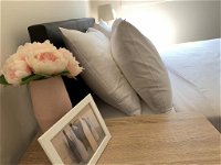 Delicate Bedroom in Bentleigh East - Accommodation Gladstone