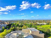 Deluxe  Central Park  4B2B APT  BoxHill  Panorama - QLD Tourism